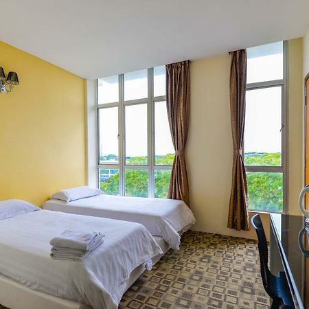 Fumah Hotel Shah Alam Esterno foto