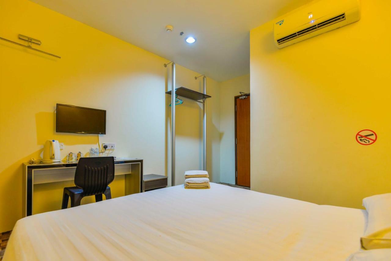 Fumah Hotel Shah Alam Esterno foto