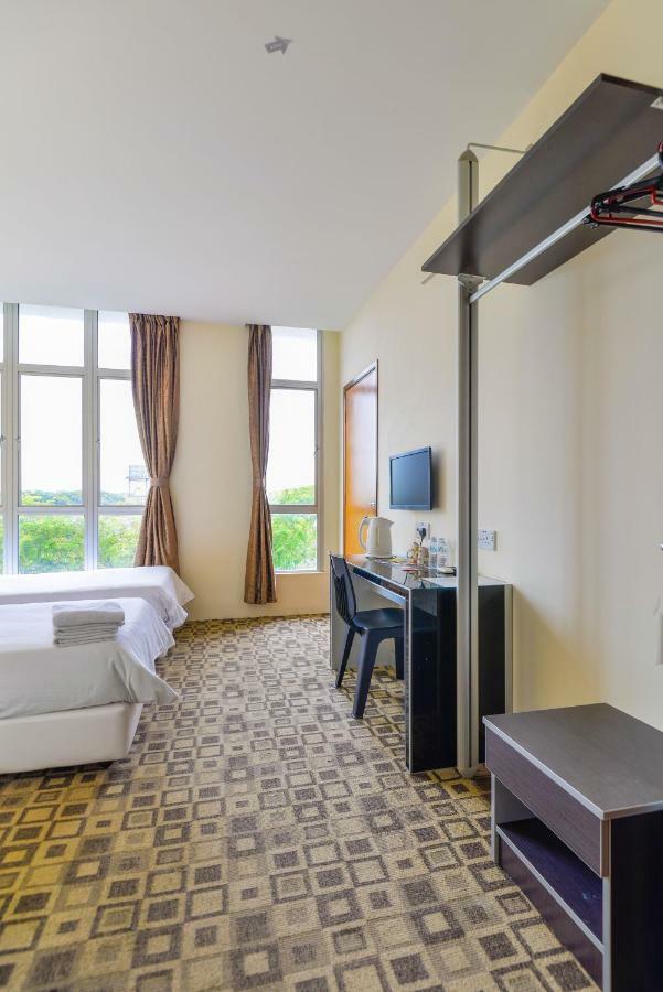 Fumah Hotel Shah Alam Esterno foto
