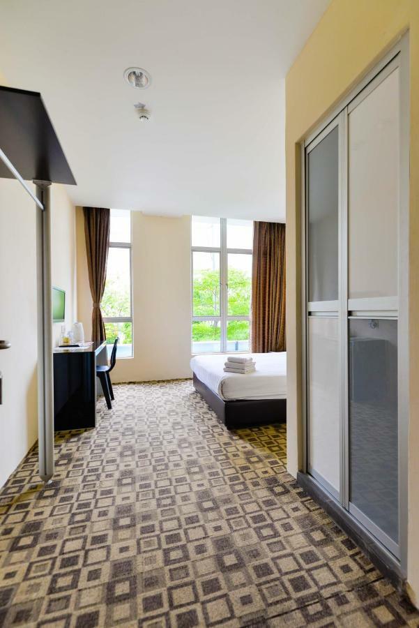 Fumah Hotel Shah Alam Esterno foto